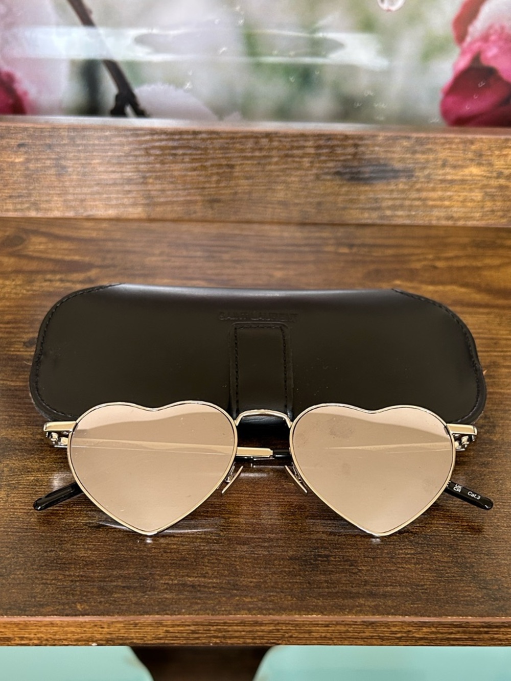Saint Laurent SL 301 Loulou Heart-Shape Sunglasses Gold Frame Black/Gradient Len